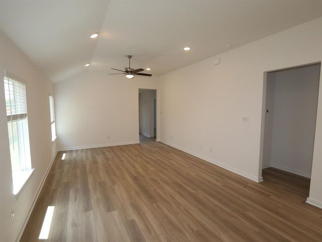 31911 Splendor Dr, House other with 4 bedrooms, 2 bathrooms and 2 parking in Fulshear TX | Image 18
