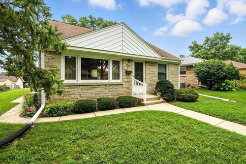 8811 W Stuth Ave, WEST ALLIS, WI, 53227-3743 | Card Image