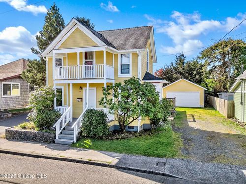 727 12th Ave, Seaside, OR, 97138-7104 | Card Image