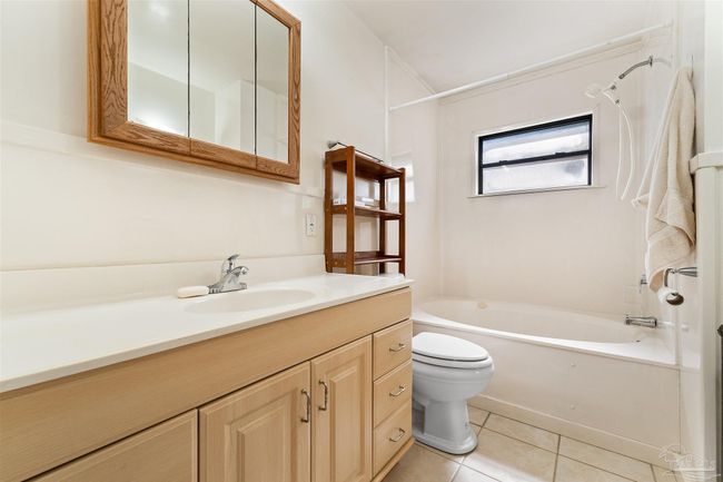 3332 Laurel Dr, House other with 3 bedrooms, 2 bathrooms and 4 parking in Gulf Breeze FL | Image 17