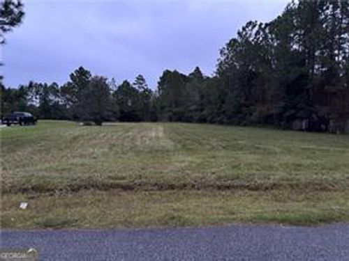 225 Lakes Dr, Brunswick, GA, 31523-7891 | Card Image