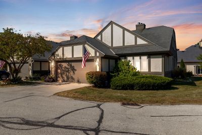 36 - 844 W Autumn Path Lane, Condo with 2 bedrooms, 2 bathrooms and null parking in BAYSIDE WI | Image 1