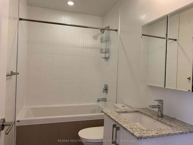 912 - 9600 Yonge St, Condo with 2 bedrooms, 1 bathrooms and 1 parking in Richmond Hill ON | Image 12