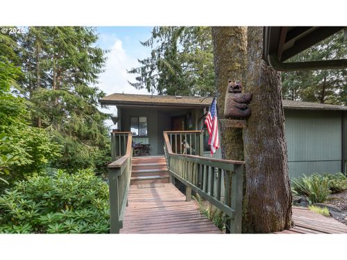 2011 Ne Devils Ridge Rd, Lincoln City, OR, 97367-3117 | Card Image