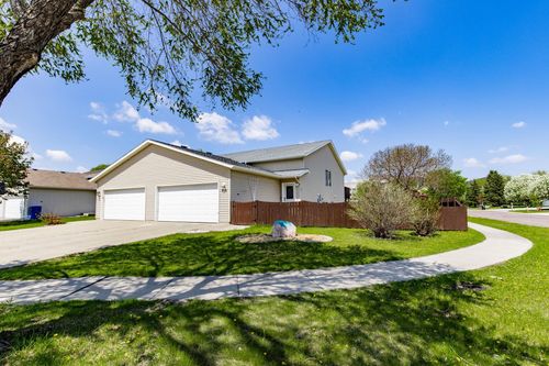 2901 Dakota Park Circle S, Fargo, ND, 58104 | Card Image
