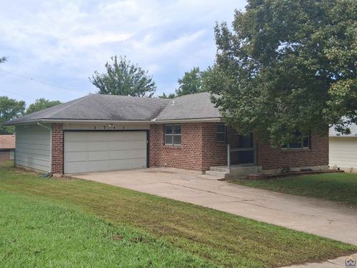 3713 Se Long St, Topeka, KS, 66609-1517 | Card Image