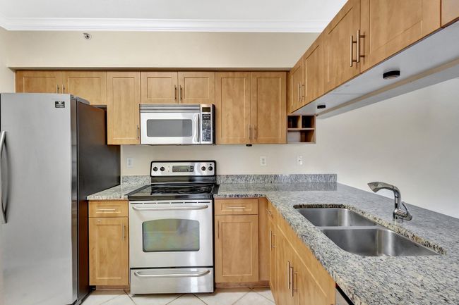 APT-302 - 6510 Emerald Dunes Dr, Condo with 2 bedrooms, 2 bathrooms and null parking in West Palm Beach FL | Image 10