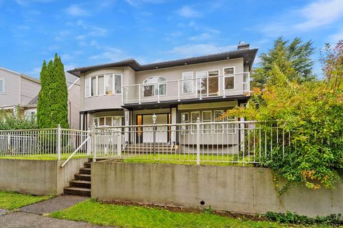 1405 Edinburgh St, New Westminster, BC, V3M2W3 | Card Image