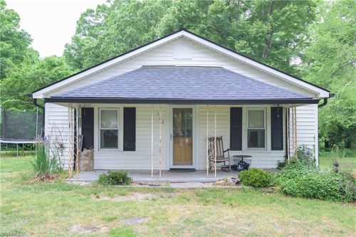302 Boggs Rd, Thomasville, NC, 27360-4404 | Card Image