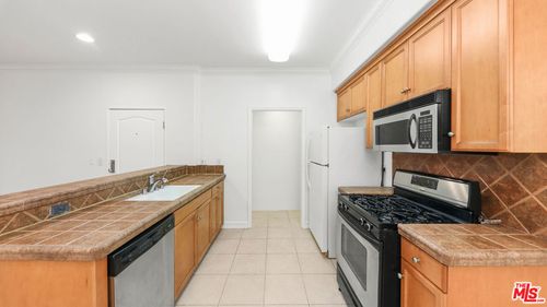 201-2335 S Bentley Ave, Los Angeles, CA, 90049-3216 | Card Image