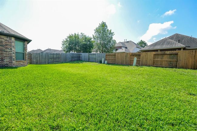 As temperatures continue to warm, think of hosting a bright, outdoor housewarming bash with colorful balloons and banners, supported by a yard full of family and friends! | Image 33