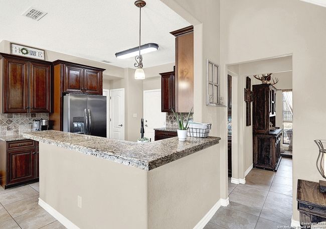 109 Park Way, House other with 4 bedrooms, 3 bathrooms and null parking in Poth TX | Image 8