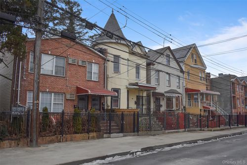 740 E 218th Street, New York, NY, 10467 | Card Image