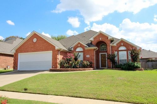 6025 Fannin Dr, Arlington, TX, 76001-5694 | Card Image