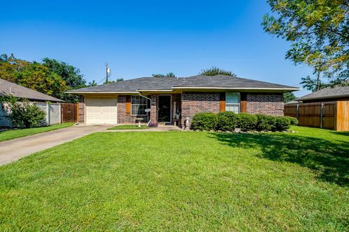 529 Heather Ln, Keene, TX, 76059-1605 | Card Image