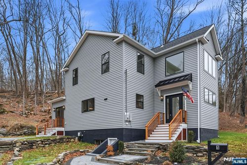 1 Four Corners Rd, Blairstown, NJ, 07825-2402 | Card Image