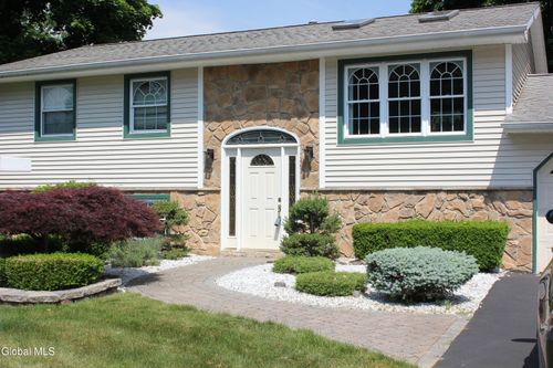 4 Mari Nol Cir, Clifton Park, NY, 12065 | Card Image