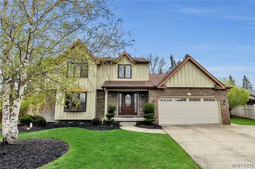 9 Lisa Ann Ln, West Seneca, NY, 14224-3665 | Card Image