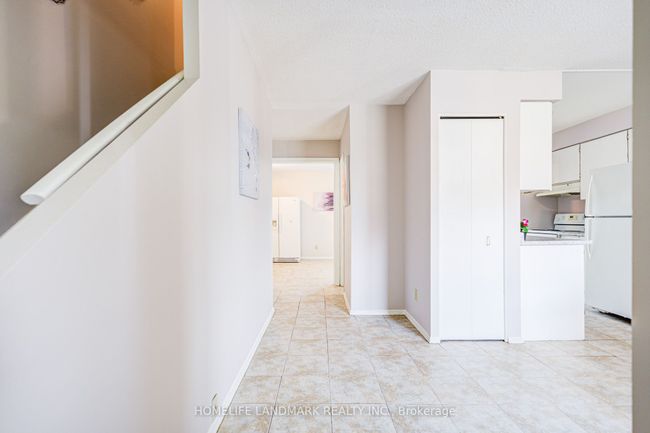 2 - 401 Keats Way, Condo with 5 bedrooms, 3 bathrooms and 1 parking in Waterloo ON | Image 5