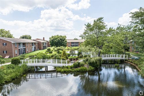 19 Commodore Ln, Babylon, NY, 11704-8203 | Card Image