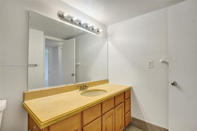 APT-2003 - 18151 Ne 31 St Ct, Condo with 1 bedrooms, 2 bathrooms and null parking in Aventura FL | Image 37