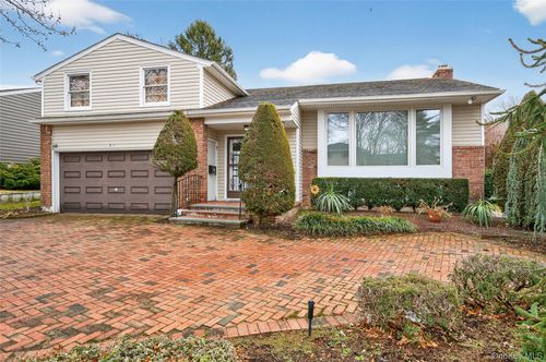 50 Netto Ln, Plainview, NY, 11803-3130 | Card Image