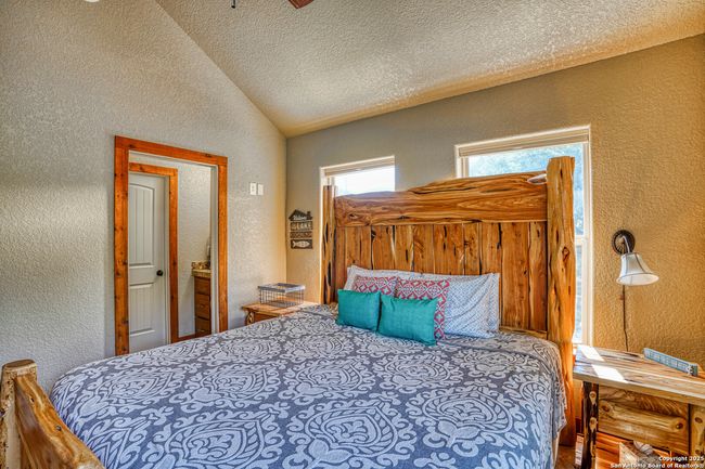 914 Pebble Beach Dr Nw, House other with 2 bedrooms, 2 bathrooms and null parking in Lakehills TX | Image 23