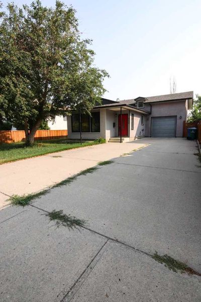 349 Leaside Ave S, House detached with 3 bedrooms, 2 bathrooms and 1 parking in Lethbridge AB | Image 2