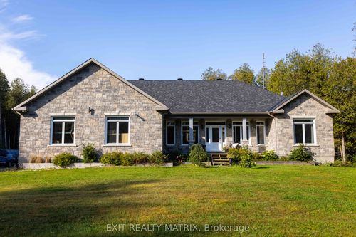 2070 8th Line Rd, Metcalfe, ON, K0A2P0 | Card Image