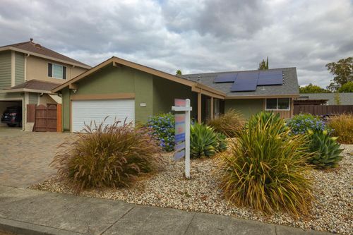 107 Normandy Dr, Vacaville, CA, 95687-5904 | Card Image