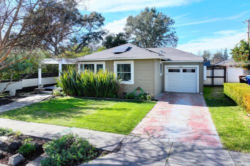 51 Davis Ave, Napa, CA, 94559-3541 | Card Image