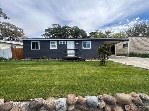 1431 W Sunset Dr, Moses Lake, WA, 98837-2647 | Card Image