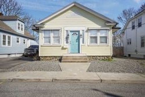 48 Upland Ave, East Greenwich, RI, 02818-3505 | Card Image