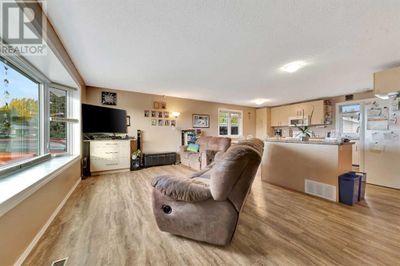 5110 31 St, House other with 5 bedrooms, 3 bathrooms and 6 parking in Lloydminster AB | Image 3