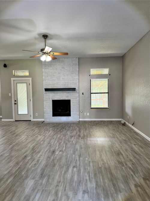 1000 Twin Creek Dr, Pflugerville, TX, 78660-2848 | Card Image
