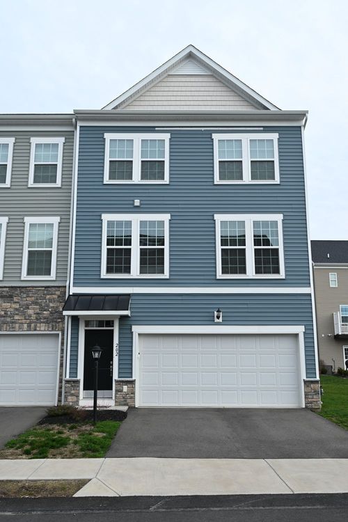 202 Truth Cir, Harmony, PA, 16037-6704 | Card Image