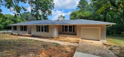 504 1st St, Spencer, NC, 28159-2412 | Card Image