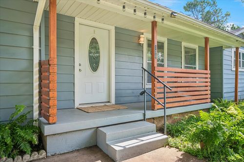 108 Reaves Ln, Hurst, TX, 76053-6831 | Card Image