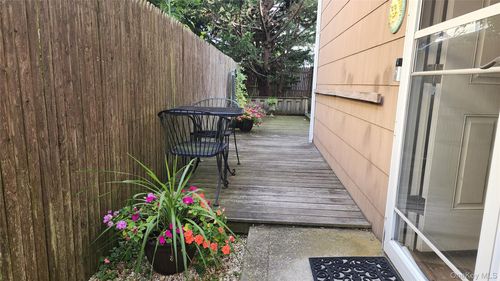 632 E Olive St, Long Beach, NY, 11561-3709 | Card Image