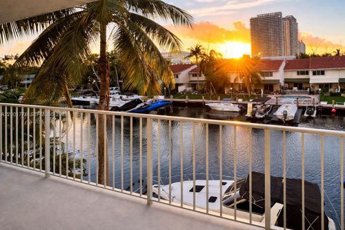 3c-16565 Ne 26th Ave, North Miami Beach, FL, 33160-4035 | Card Image