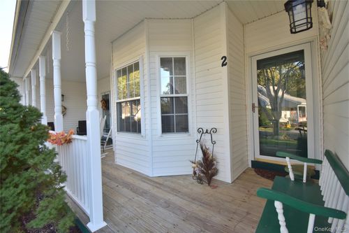 2 Oyster Cove Ln, Blue Point, NY, 11715-1241 | Card Image