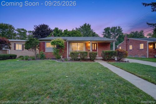 1382 Key West Dr, Troy, MI, 48083-1033 | Card Image