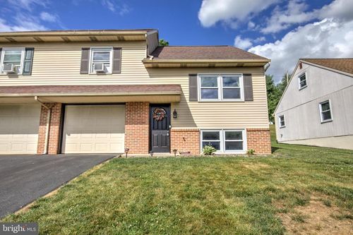 94 Marion Ter, Ephrata, PA, 17522-2173 | Card Image