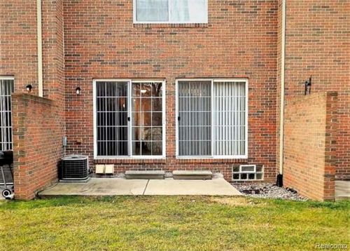 9026 Newport Way, Livonia, MI, 48150-4170 | Card Image