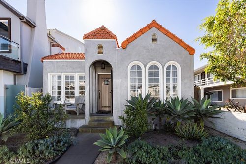 1113 W Balboa Blvd, Newport Beach, CA, 92661-1005 | Card Image