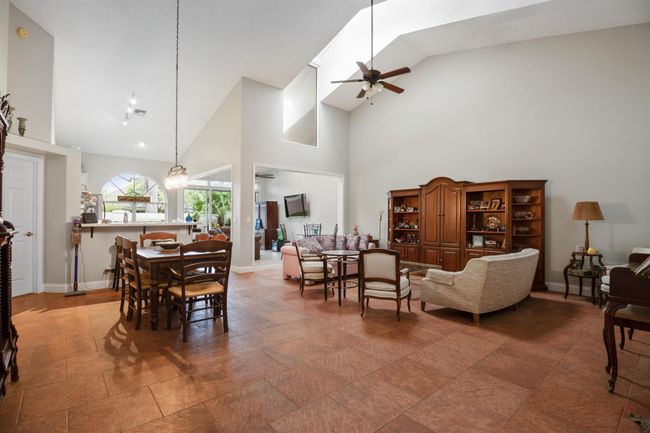 202 Sabal Palm Ln, House other with 3 bedrooms, 2 bathrooms and null parking in Palm Beach Gardens FL | Image 4