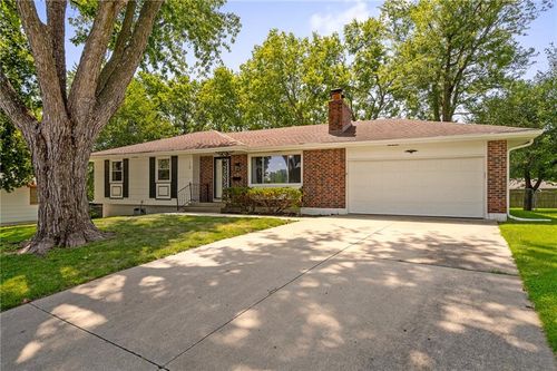 118 E Walnut St, Blue Springs, MO, 64014-3145 | Card Image