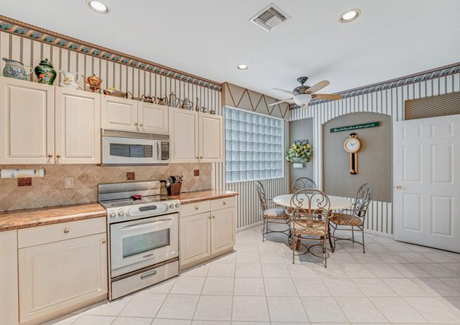 9684 Arbor View Dr N, House other with 2 bedrooms, 2 bathrooms and null parking in Boynton Beach FL | Image 18