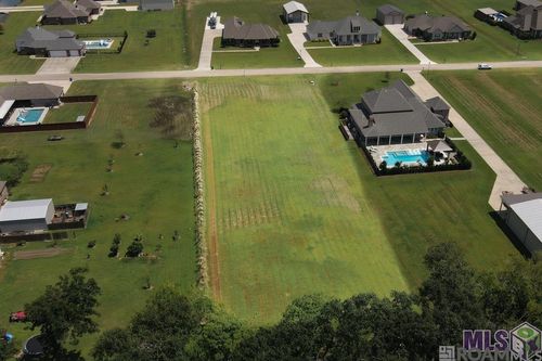 5700 Hunters Pointe Ln, Brusly, LA, 70719-2408 | Card Image