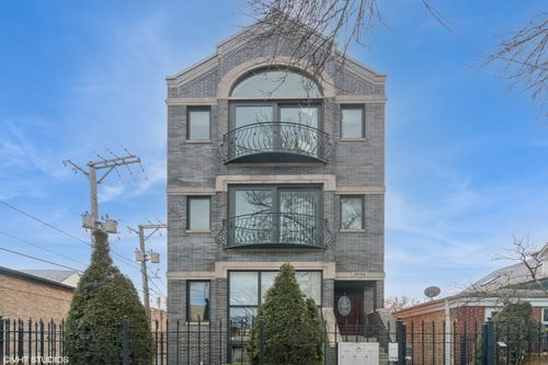 3-2013 Rice St, Chicago, IL, 60622-4922 | Card Image